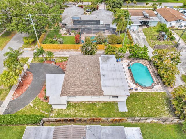 2003 N 42nd Avenue, Hollywood, FL 33021
