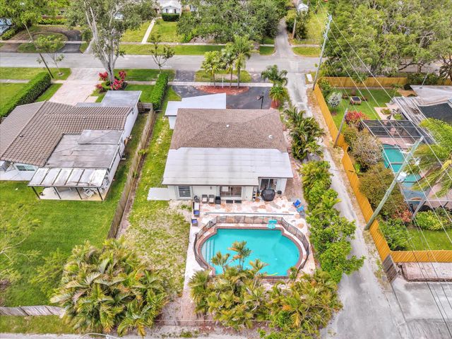 2003 N 42nd Avenue, Hollywood, FL 33021