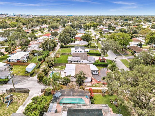 2003 N 42nd Avenue, Hollywood, FL 33021