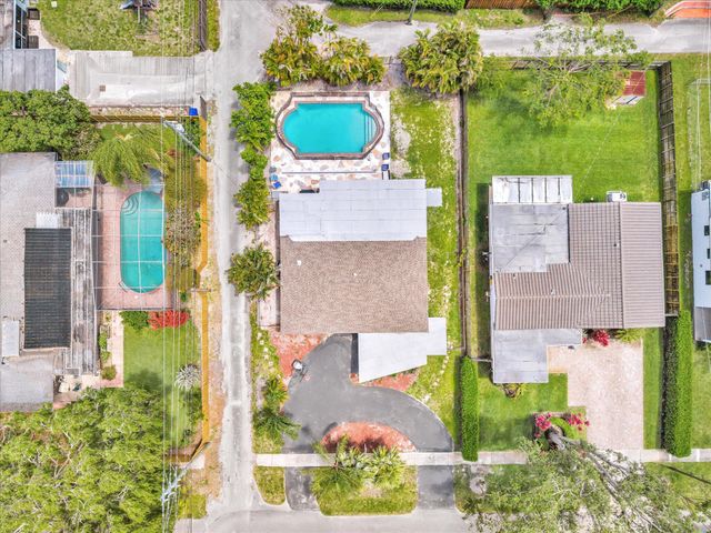 2003 N 42nd Avenue, Hollywood, FL 33021