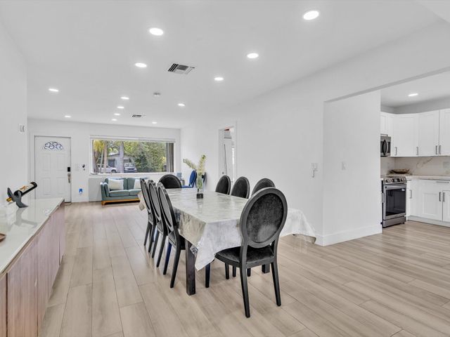 2003 N 42nd Avenue, Hollywood, FL 33021