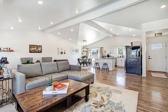 1717 Princeton Drive SE, Albuquerque, NM 87106