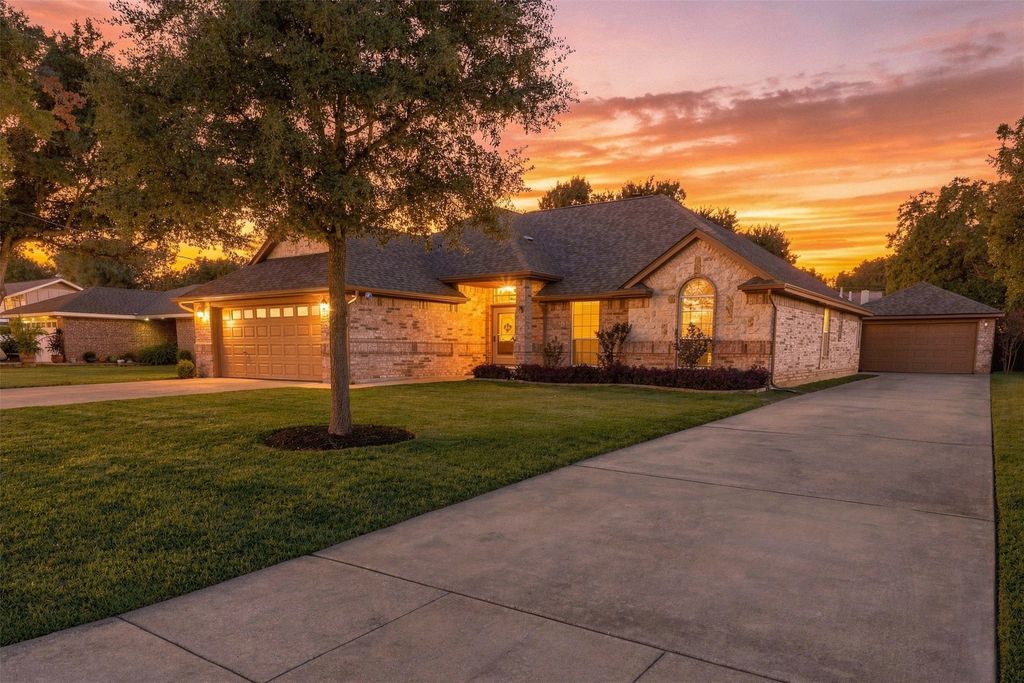 7713 Buck Street, North Richland Hills, TX 76182