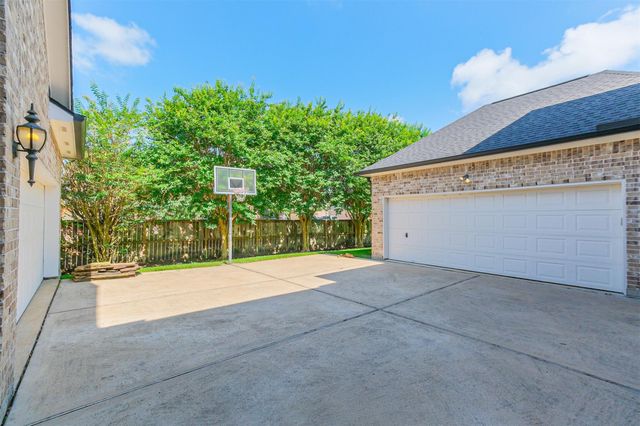 11926 Hallowed Stream Lane, Cypress, TX 77433