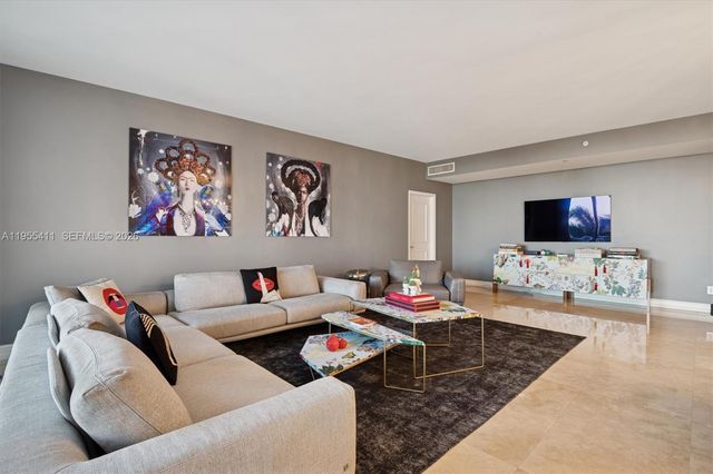 21200 Point Place 504, Aventura, FL 33180