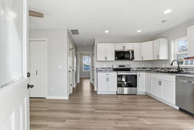 102 N 8TH Street, Council Bluffs, IA 51503