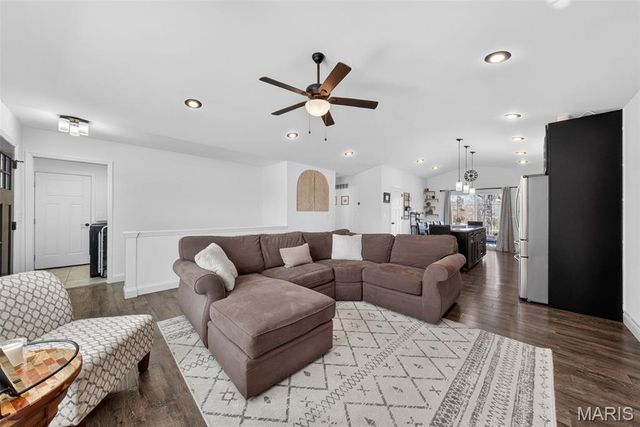 1 Maple Drive, Warrenton, MO 63383