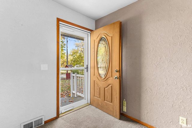 208 E BUTTERNUT Street, Elmwood, IL 61529