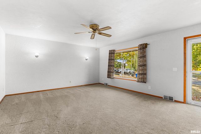 208 E BUTTERNUT Street, Elmwood, IL 61529