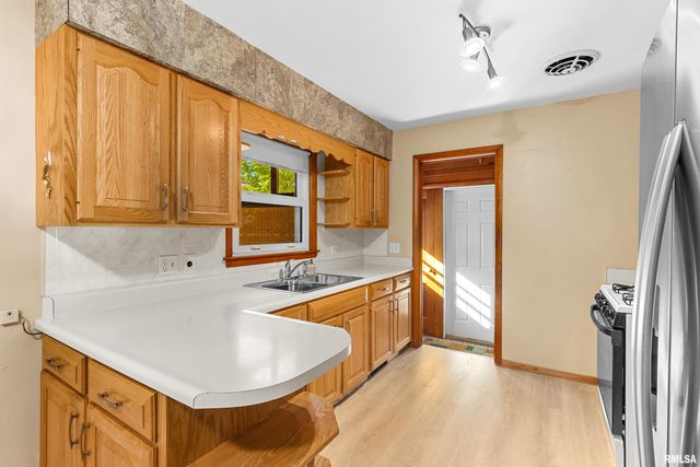 208 E BUTTERNUT Street, Elmwood, IL 61529