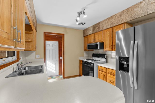 208 E BUTTERNUT Street, Elmwood, IL 61529