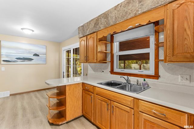 208 E BUTTERNUT Street, Elmwood, IL 61529