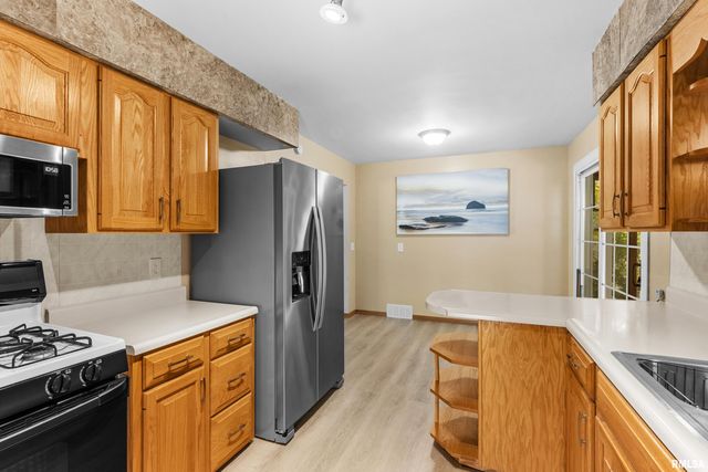 208 E BUTTERNUT Street, Elmwood, IL 61529