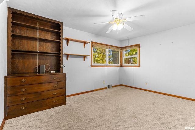 208 E BUTTERNUT Street, Elmwood, IL 61529