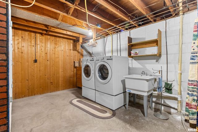 208 E BUTTERNUT Street, Elmwood, IL 61529