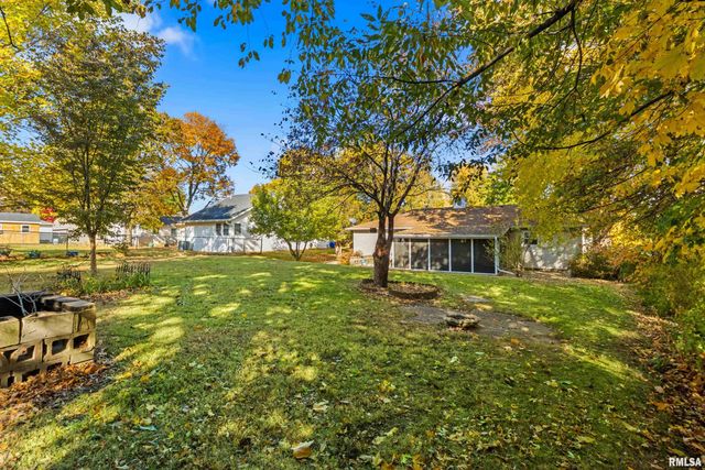 208 E BUTTERNUT Street, Elmwood, IL 61529