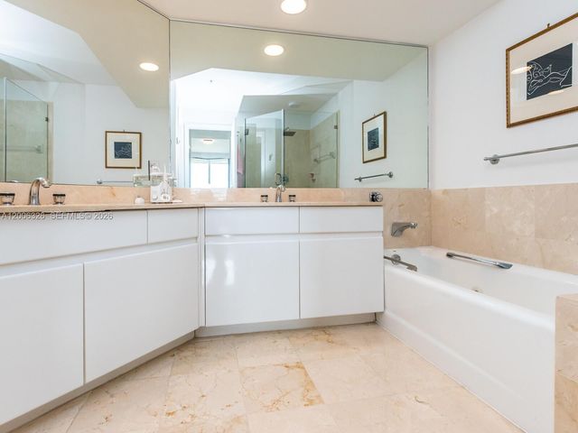 888 Brickell Key Dr 2112, Miami, FL 33131