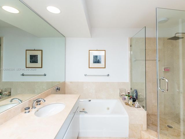 888 Brickell Key Dr 2112, Miami, FL 33131