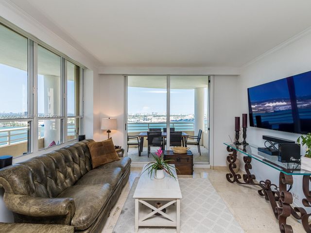 888 Brickell Key Dr 2112, Miami, FL 33131