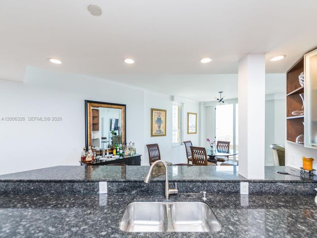 888 Brickell Key Dr 2112, Miami, FL 33131