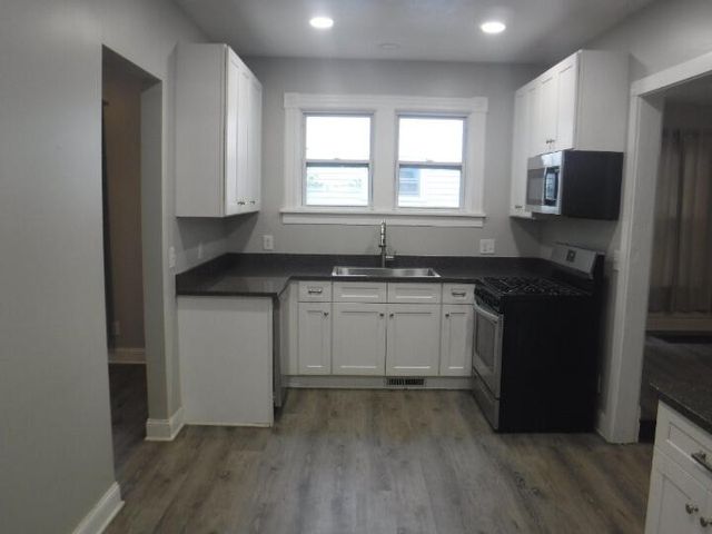 1212 Washington Avenue, Kalamazoo, MI 49001