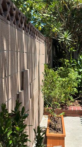 5713 E Wardlow, Long Beach, CA 90808