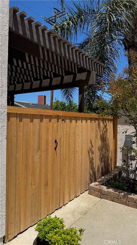 5713 E Wardlow, Long Beach, CA 90808