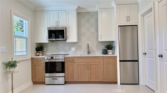 5713 E Wardlow, Long Beach, CA 90808