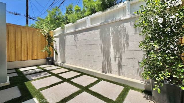 5713 E Wardlow, Long Beach, CA 90808