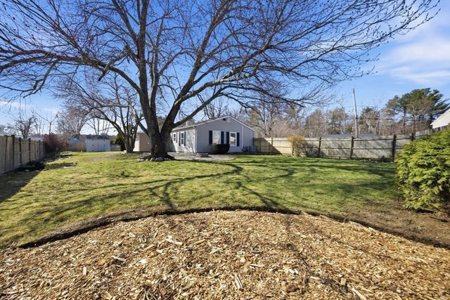 534 Hogg Memorial Dr, Whitman, MA 02382