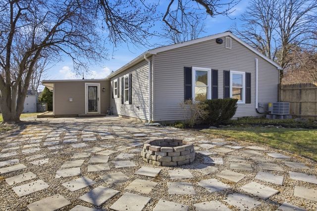 534 Hogg Memorial Dr, Whitman, MA 02382