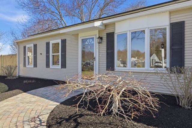 534 Hogg Memorial Dr, Whitman, MA 02382