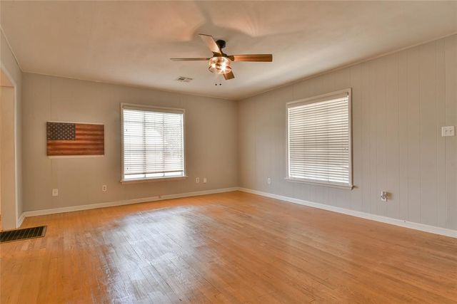 315 N 13th Street, Guthrie, OK 73044