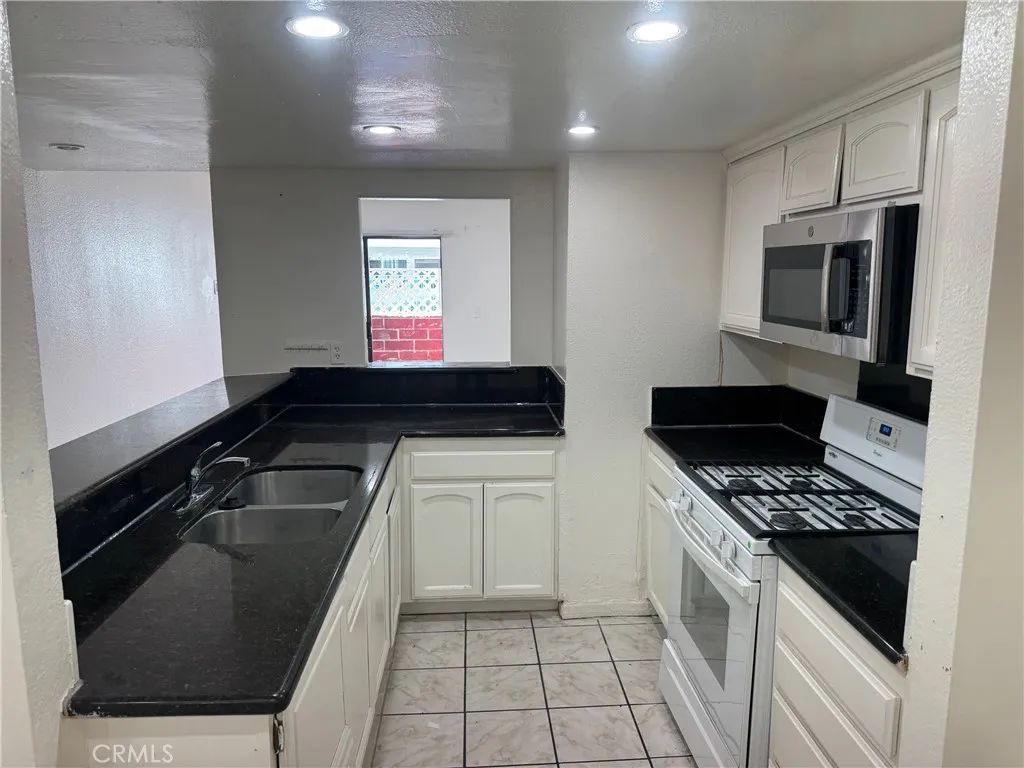 8847 Willis Avenue 13, Panorama City, CA 91402