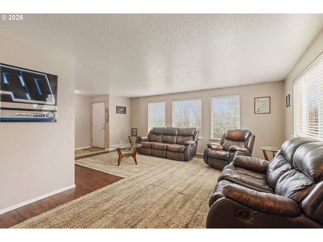 220 WELLS Rd, Oakland, OR 97462