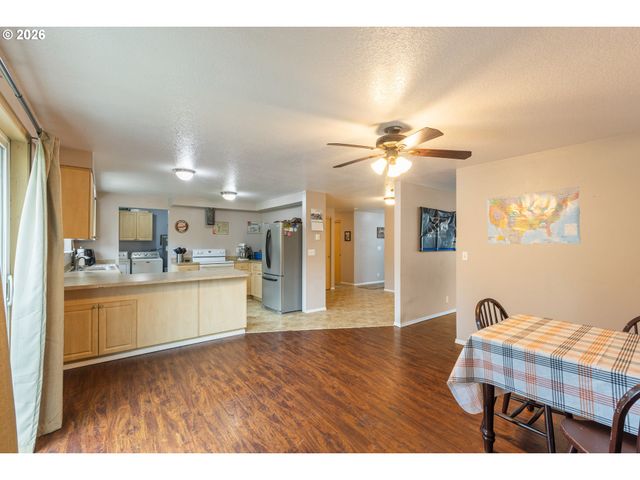 220 WELLS Rd, Oakland, OR 97462