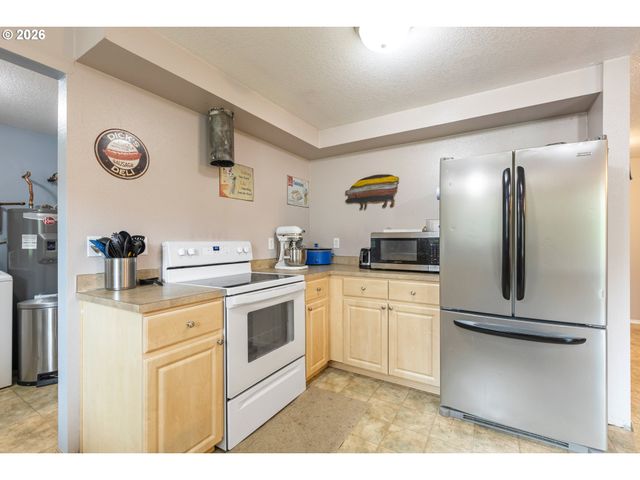 220 WELLS Rd, Oakland, OR 97462