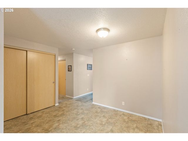 220 WELLS Rd, Oakland, OR 97462