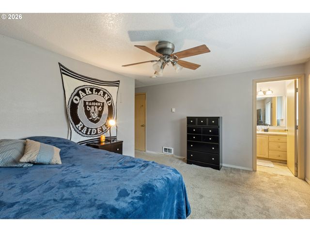 220 WELLS Rd, Oakland, OR 97462