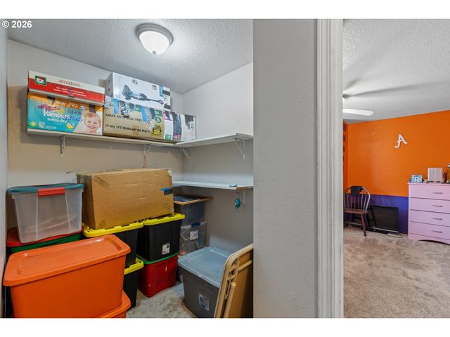 220 WELLS Rd, Oakland, OR 97462