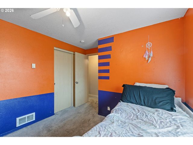 220 WELLS Rd, Oakland, OR 97462