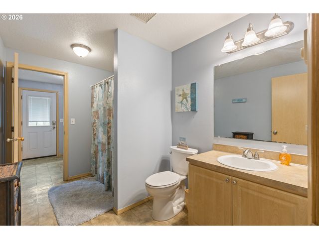 220 WELLS Rd, Oakland, OR 97462