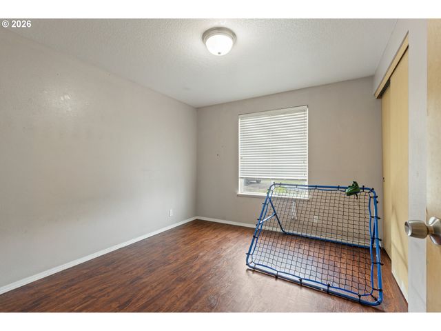 220 WELLS Rd, Oakland, OR 97462