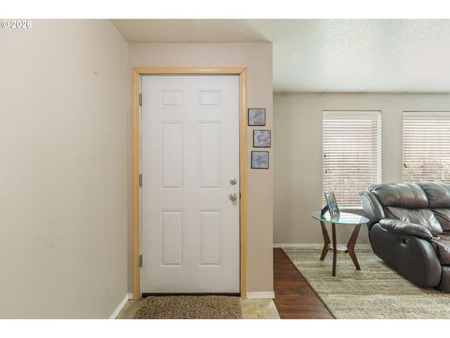 220 WELLS Rd, Oakland, OR 97462