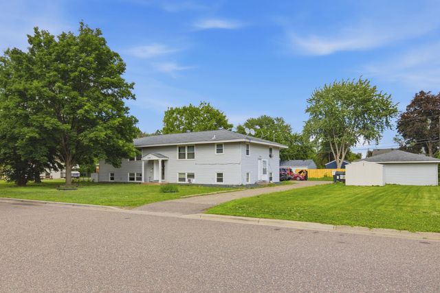 5116 Edgewood Avenue N, Crystal, MN 55428