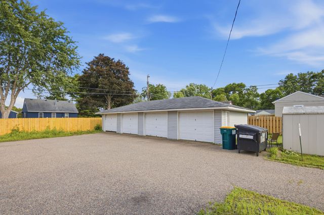 5116 Edgewood Avenue N, Crystal, MN 55428