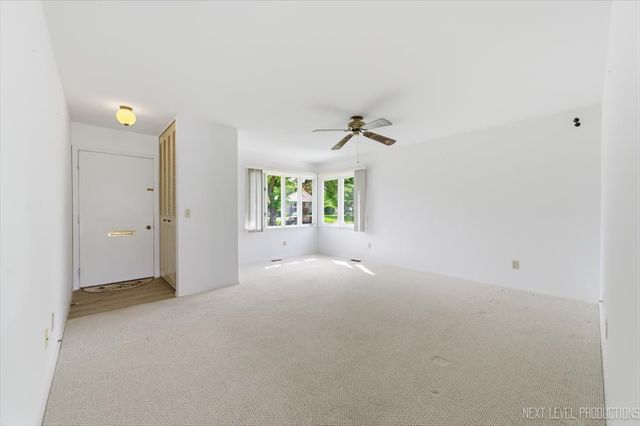 25 Garden Drive 1, Montgomery, IL 60538