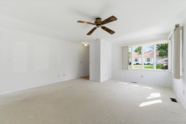 25 Garden Drive 1, Montgomery, IL 60538