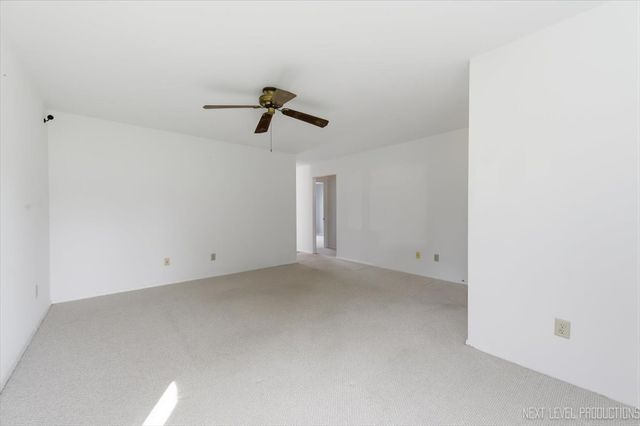 25 Garden Drive 1, Montgomery, IL 60538