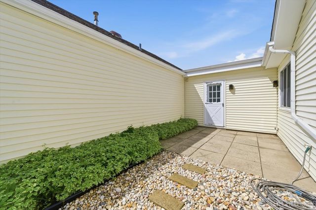 25 Garden Drive 1, Montgomery, IL 60538